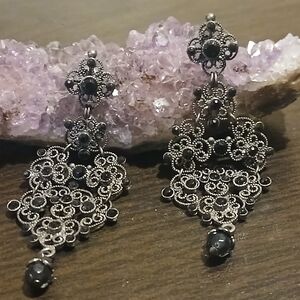 NWOT/ gunmetal dangle drop filigree earrings w/ black stones